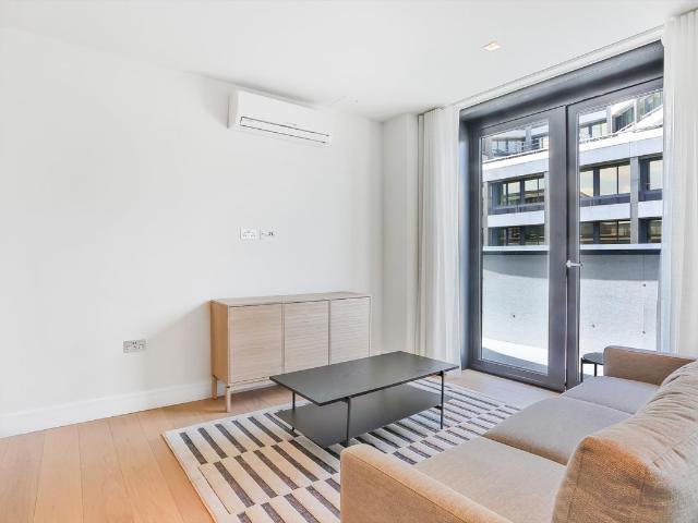 Apartment for rent in St Giles, Greater London