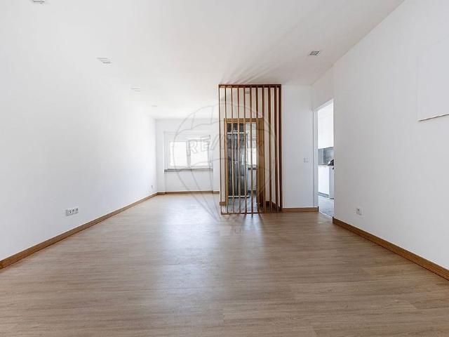 Apartamento alugar em Santiago Dos Velhos, Lisboa