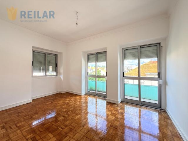 Apartamento alugar em Santiago Dos Velhos, Lisboa