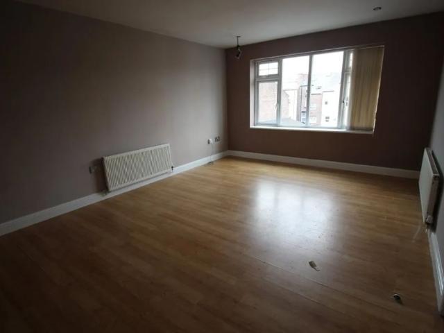 Apartment for rent in Stoneycroft, Calderstones