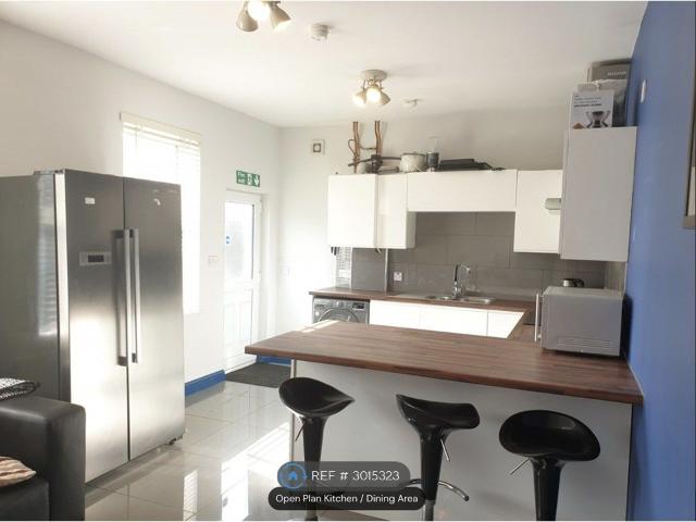 House for rent in Stoneycroft, Calderstones