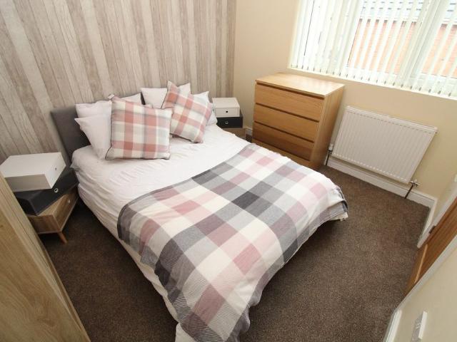 House for rent in Stoneycroft, Calderstones