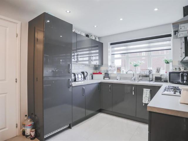 House for rent in Burnedge, Greater Manchester