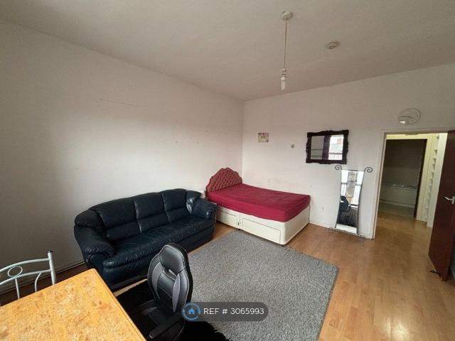 Studio for rent in Victoria Park, Manchester