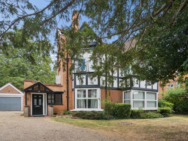 Apartment for rent in Pinner, Greater London