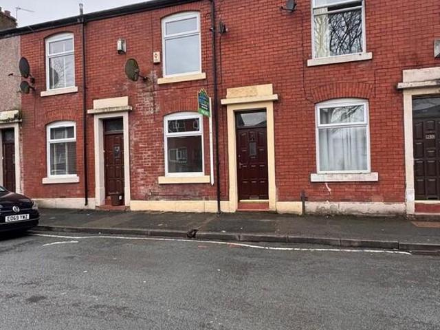 House for rent in Lower Place, Burnedge