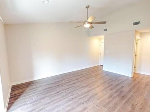 Apartment for rent in Victoria