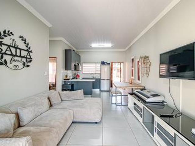 Townhouse for sale in Waterkloof, Gauteng