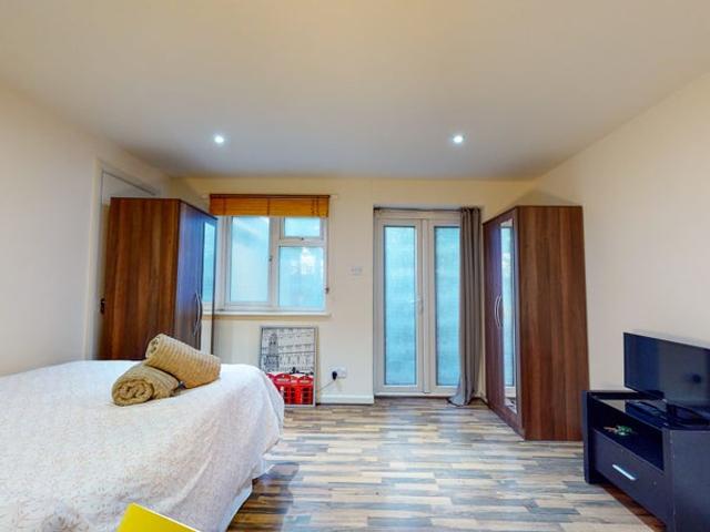 Studio for rent in Brondesbury, Greater London
