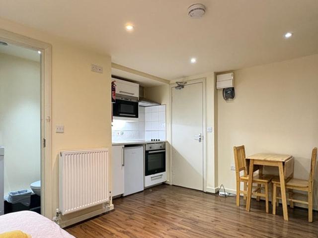 Studio for rent in Cricklewood, Greater London