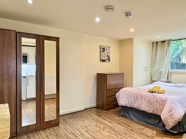 Studio for rent in Cricklewood, Greater London