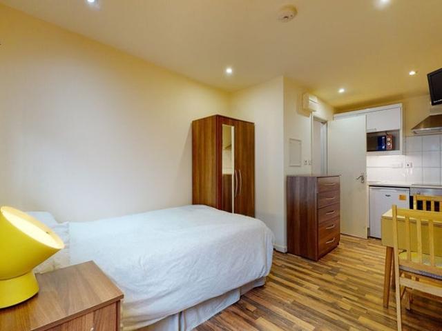 Studio for rent in Mapesbury, Greater London