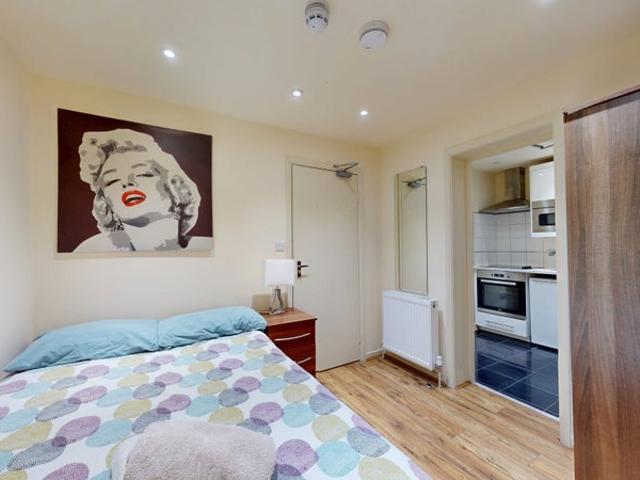 Studio for rent in Cricklewood, Greater London