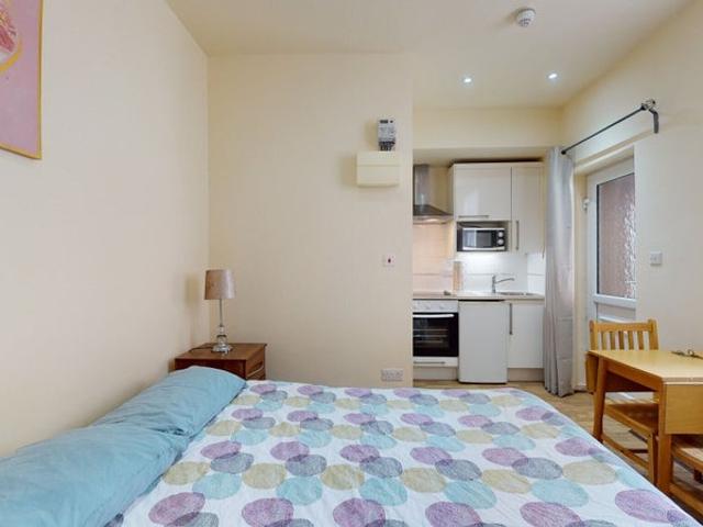 Studio for rent in Cricklewood, Greater London