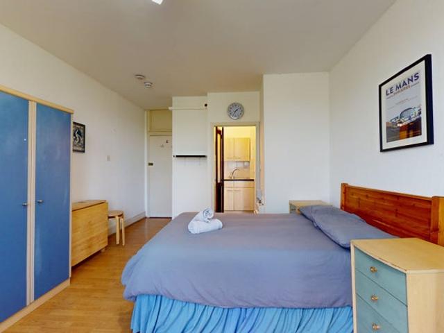 Studio for rent in Mapesbury, Greater London