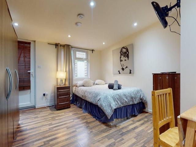 Studio for rent in Mapesbury, Greater London