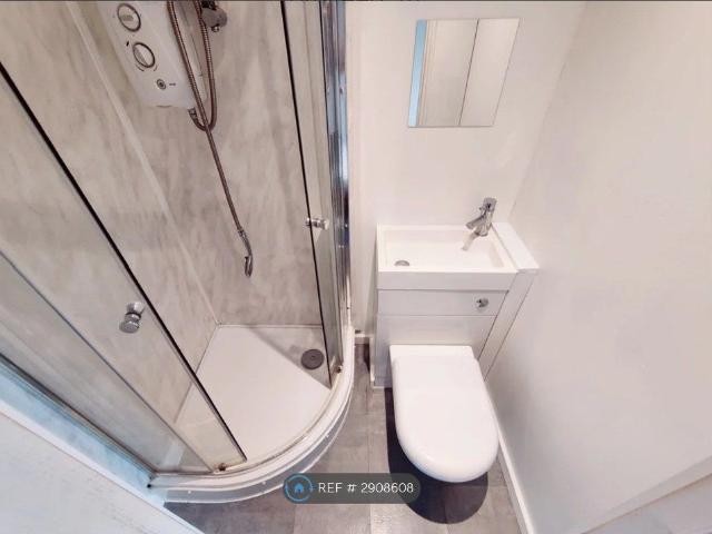Studio for rent in London Borough of Ealing, Greater London