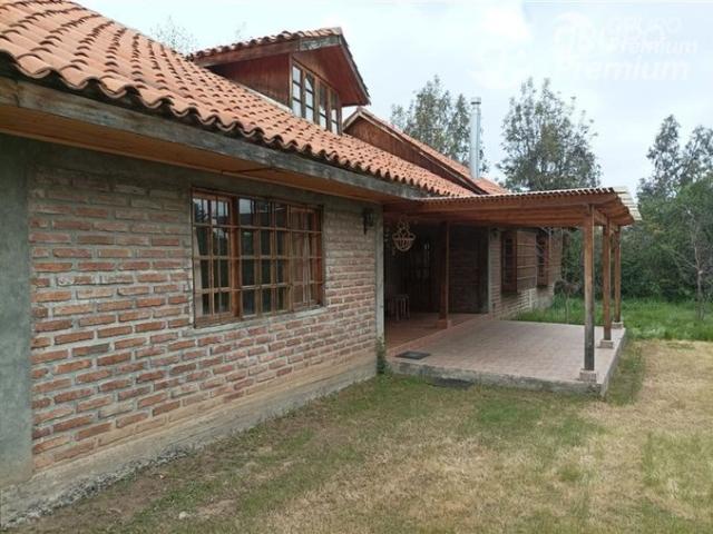 Mostazal, Casa De Campo Los Maitenes / Reserva La Candelaria