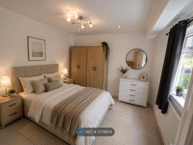 Room for rent in London Borough of Merton, Merton Park