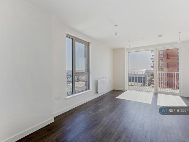 Apartment for rent in Harrow Weald, Greater London