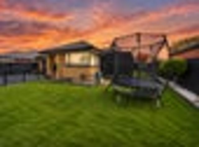 House for sale in Chaslands, Canterbury