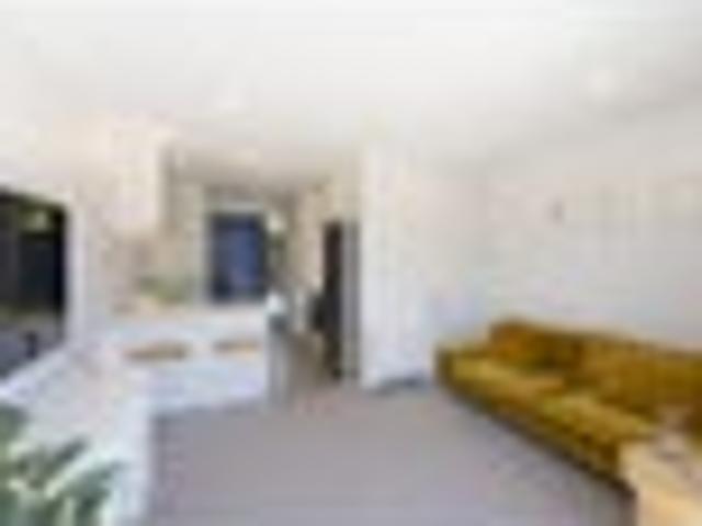 Townhouse for sale in Heathcote, Canterbury