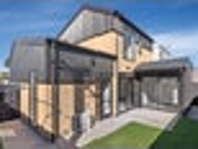 Townhouse for sale in Chaslands, Canterbury