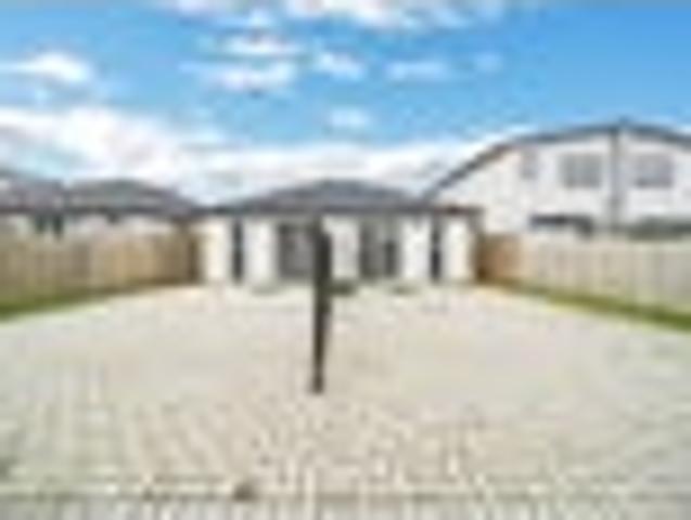 Townhouse for sale in Awhitu