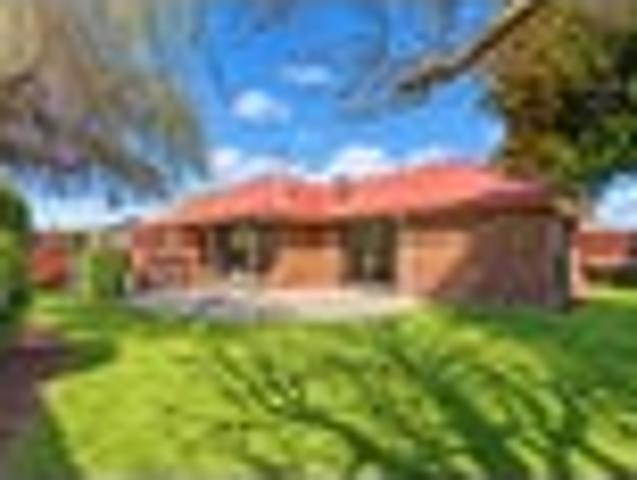 House for sale in Chaslands, Canterbury