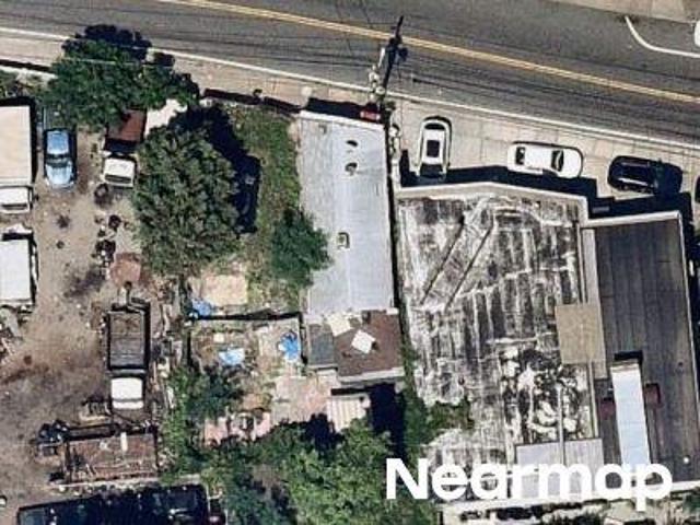 Property for sale in North Lawrence, Inwood