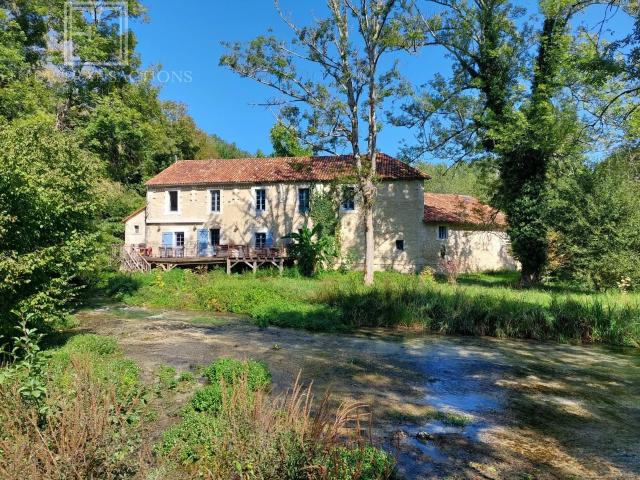 Maison vente à Nontron, Bourdeilles