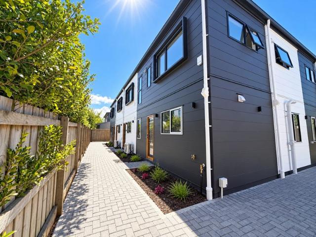House for rent in Ōwairaka, Albert-Eden