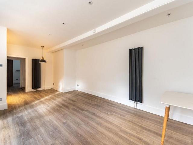 Apartment for rent in Brentham Garden Suburb, Greater London