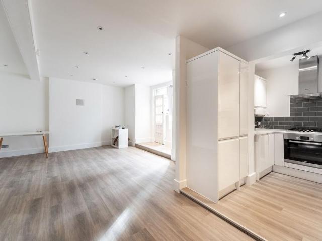Apartment for rent in London Borough of Ealing, Perivale