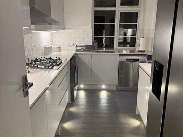 Apartment for rent in London Borough of Ealing, Perivale