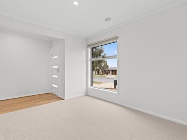 Room for rent in Warralily Grange, Geelong
