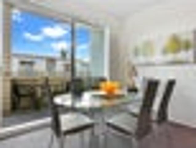 Townhouse for rent in Eden Business Park, Albert-Eden