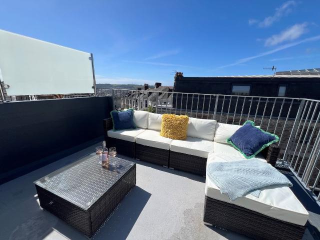 Studio for rent in Lipson, Mount Wise