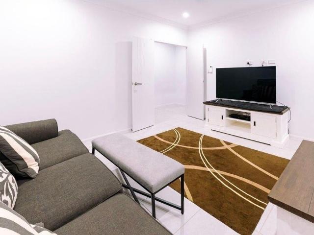 Room for rent in Mount Low, Queensland