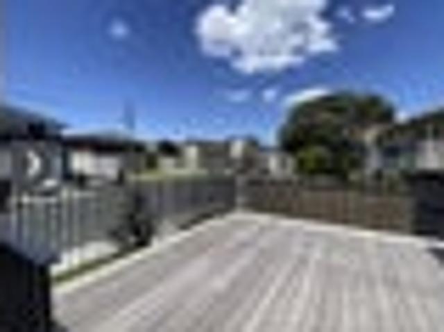 Townhouse for rent in Arataki, Bayfair