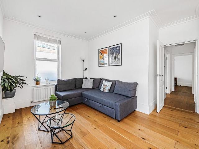 Apartment for rent in Hampton, Greater London