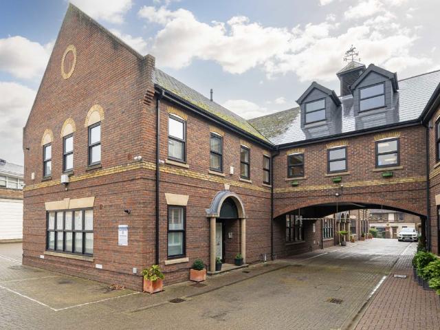 Apartment for rent in Hampton, Greater London
