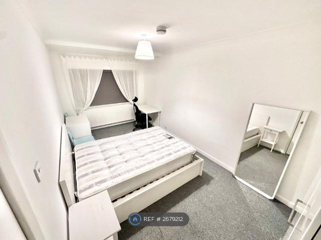 Room for rent in London Borough of Ealing, Greater London