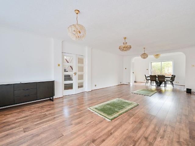 House for rent in London Borough of Ealing, Greater London