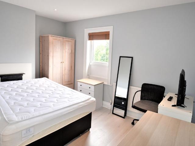 House for rent in Englefield Green, Runnymede