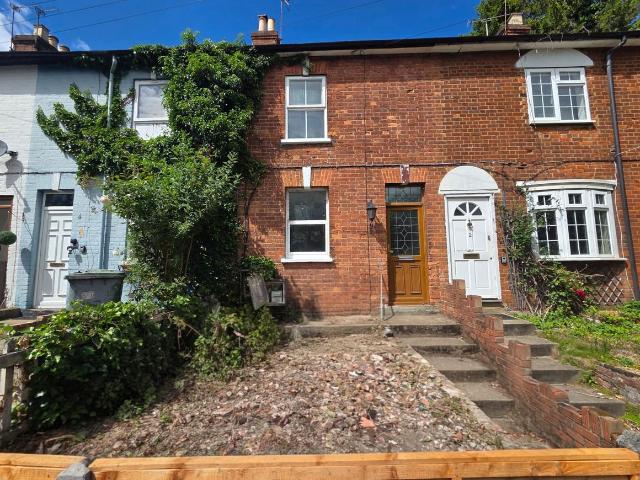 House for rent in Row Town, Surrey