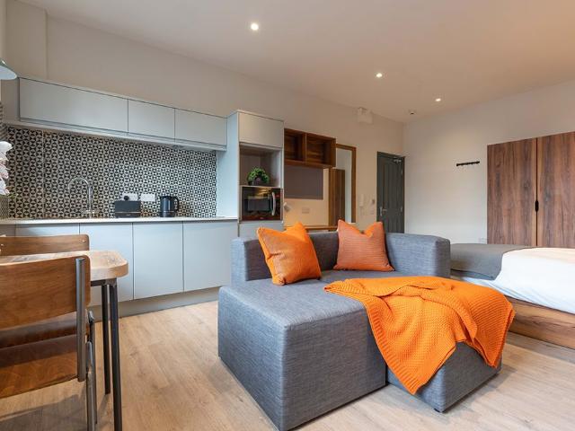 Studio for rent in Calderstones
