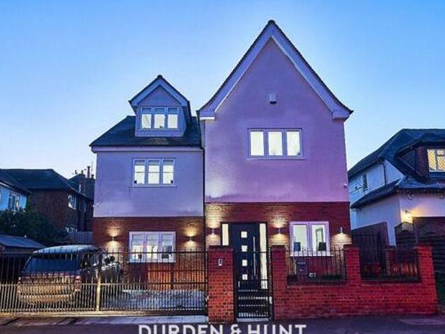 House for sale in Chigwell, Epping