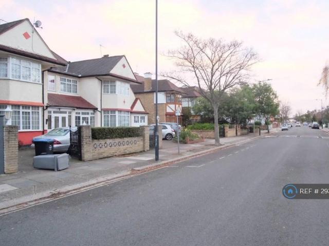 House for rent in Brondesbury, Greater London