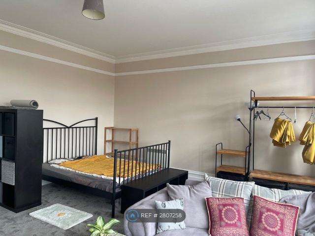 Studio for rent in Brondesbury, Greater London